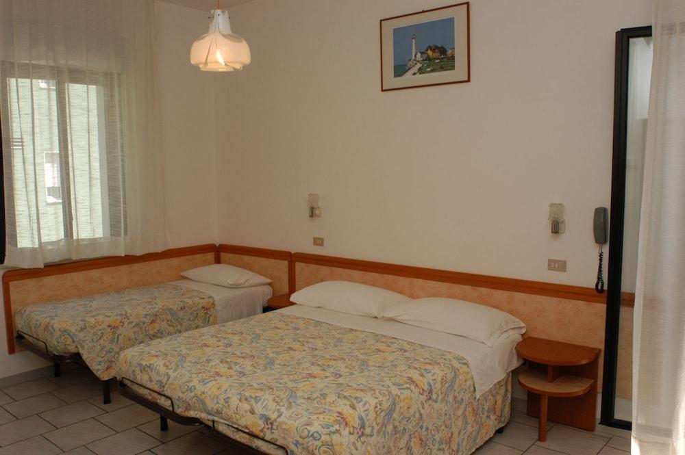 Hotel Roma Residenza Cervia Ngoại thất bức ảnh